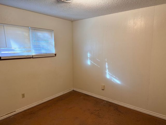 2412 Lockwood Street, Tahoka, TX 79373