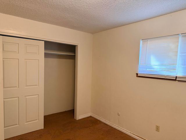 2412 Lockwood Street, Tahoka, TX 79373