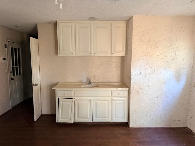 2412 Lockwood Street, Tahoka, TX 79373