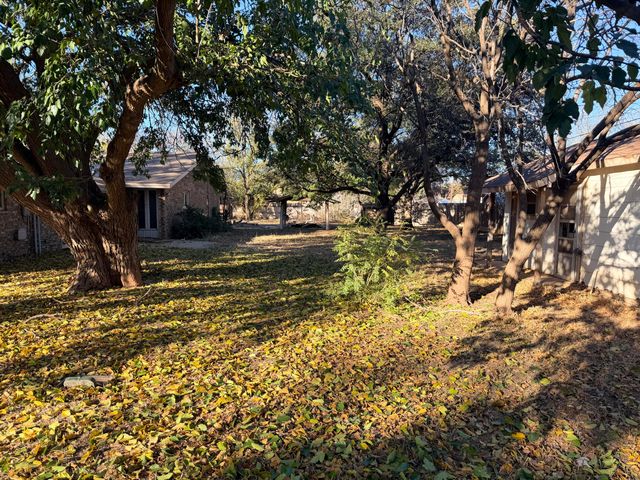 2412 Lockwood Street, Tahoka, TX 79373