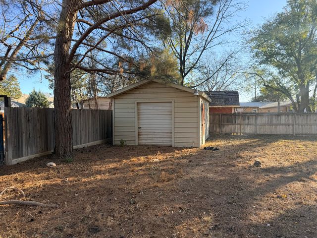 2412 Lockwood Street, Tahoka, TX 79373