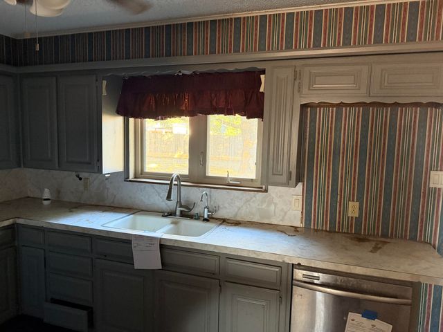 2412 Lockwood Street, Tahoka, TX 79373