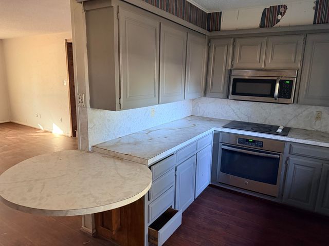 2412 Lockwood Street, Tahoka, TX 79373