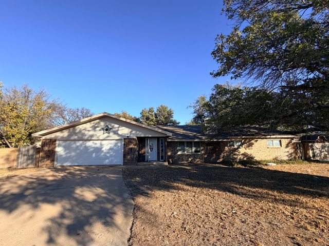 2412 Lockwood Street, Tahoka, TX 79373
