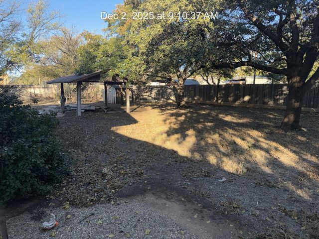2412 Lockwood Street, Tahoka, TX 79373