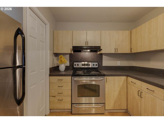 1535 Sw CLAY St 304, Portland, OR 97201