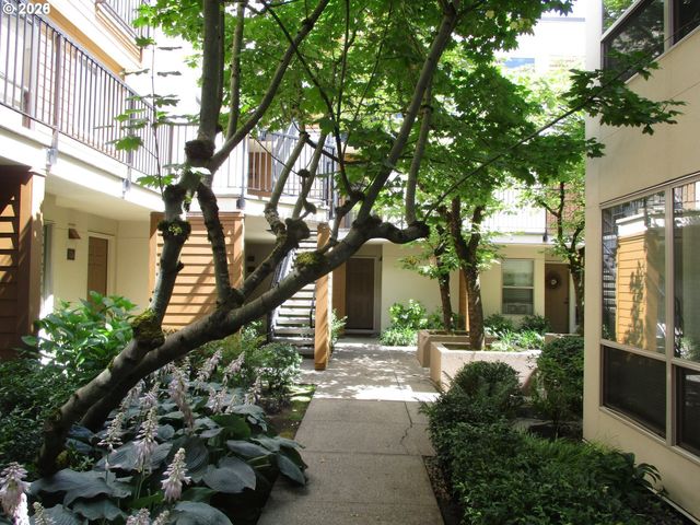 1535 Sw CLAY St 304, Portland, OR 97201