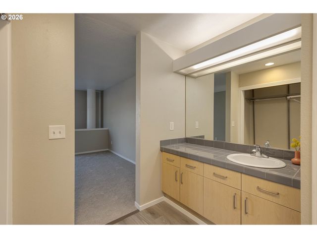 1535 Sw CLAY St 304, Portland, OR 97201