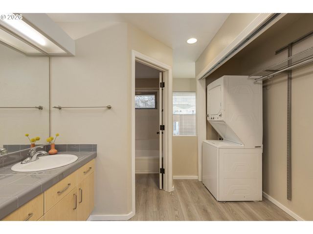 1535 Sw CLAY St 304, Portland, OR 97201