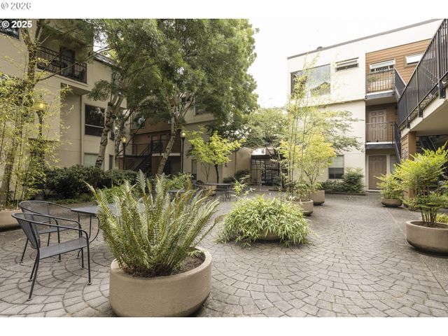 1535 Sw CLAY St 304, Portland, OR 97201