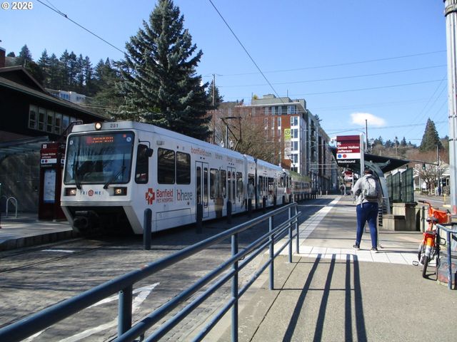 1535 Sw CLAY St 304, Portland, OR 97201