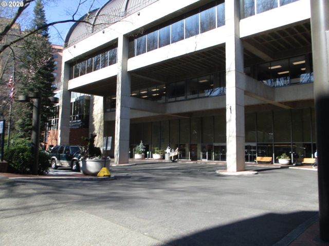 1535 Sw CLAY St 304, Portland, OR 97201