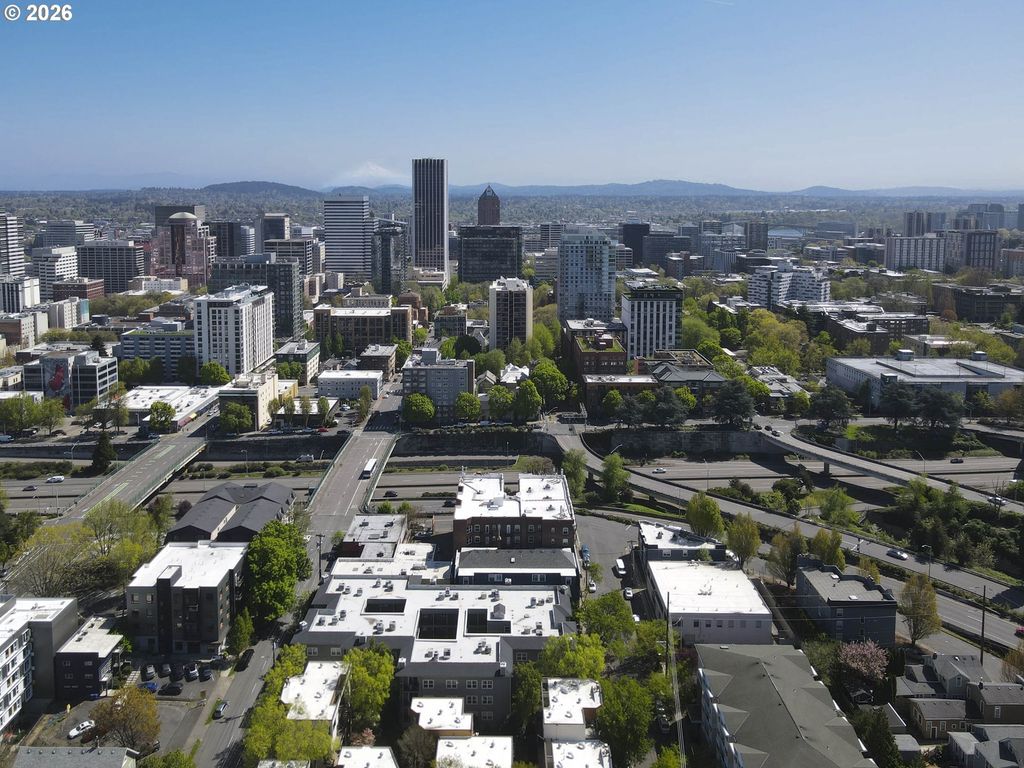 1535 Sw CLAY St 304, Portland, OR 97201