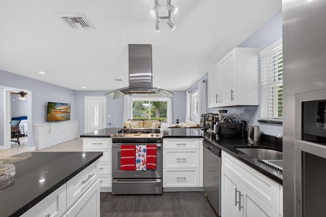 439 45TH Street, West Palm Beach, FL 33407