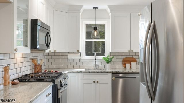 134 W Oak St, Bernards Twp., NJ 07920