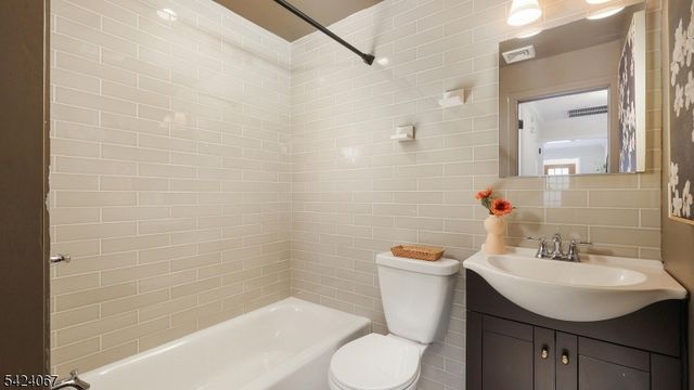 134 W Oak St, Bernards Twp., NJ 07920