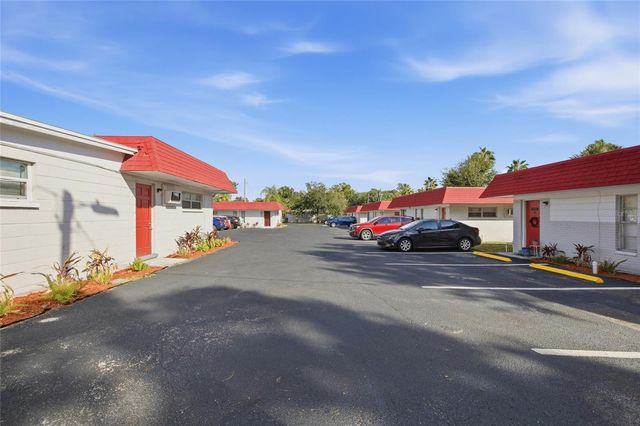 1308 LEXINGTON COURT, Tampa, FL 33612