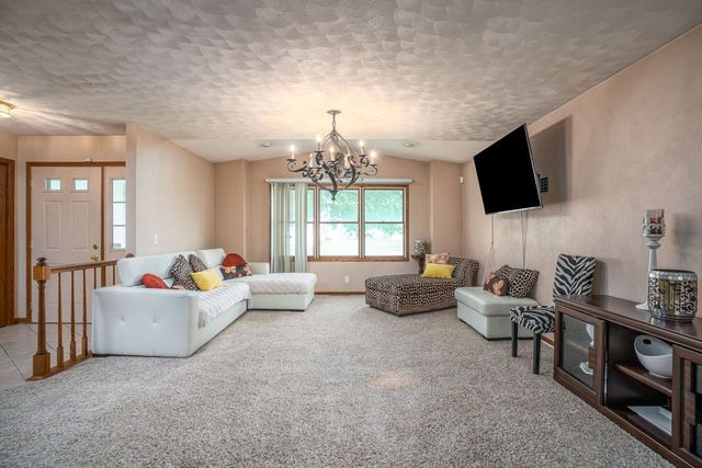 3305 W 66th Street, Davenport, IA 52806