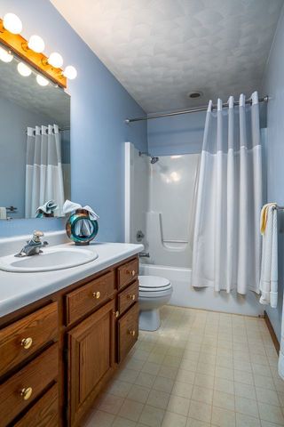 3305 W 66th Street, Davenport, IA 52806