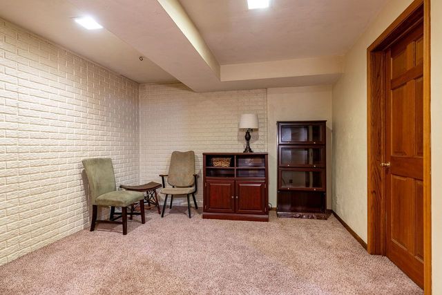3305 W 66th Street, Davenport, IA 52806