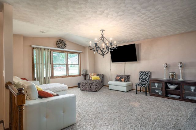 3305 W 66th Street, Davenport, IA 52806
