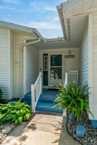 3305 W 66th Street, Davenport, IA 52806