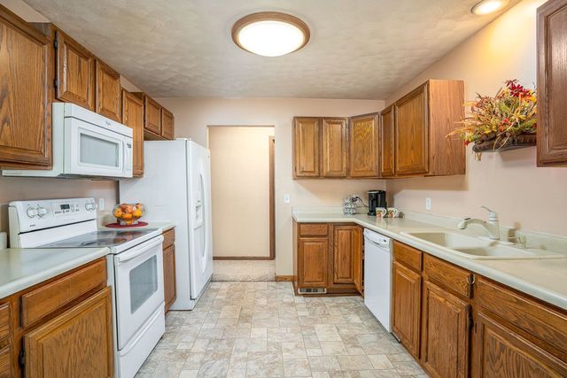 3305 W 66th Street, Davenport, IA 52806