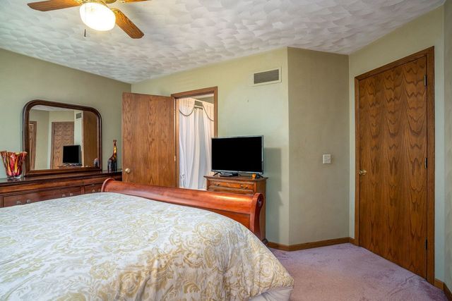 3305 W 66th Street, Davenport, IA 52806