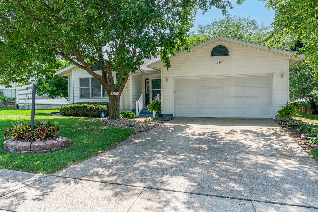 3305 W 66th Street, Davenport, IA 52806
