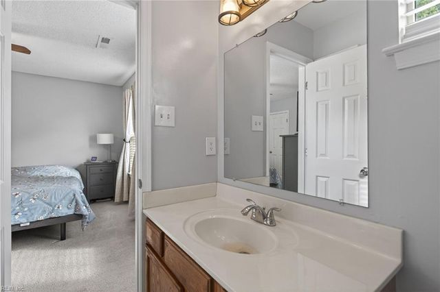 15 Tripp TER, Hampton, VA 23666