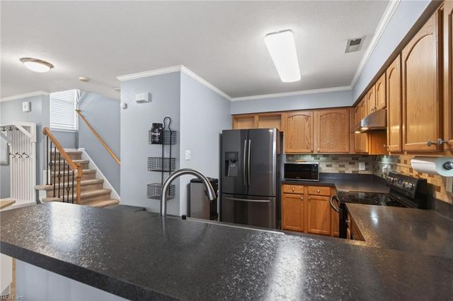 15 Tripp TER, Hampton, VA 23666