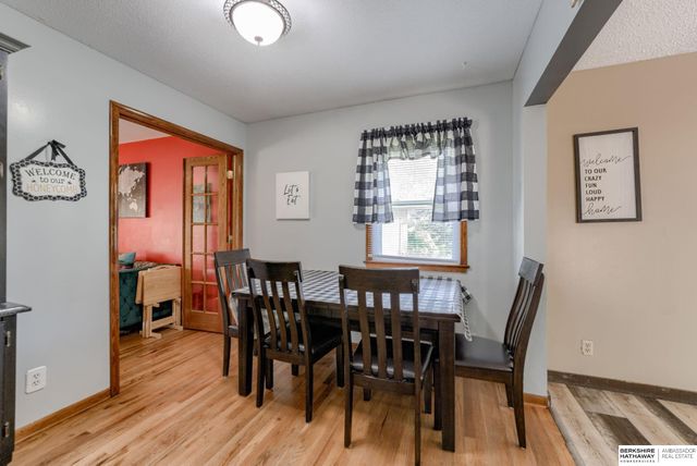 10212 V Street, Omaha, NE 68127