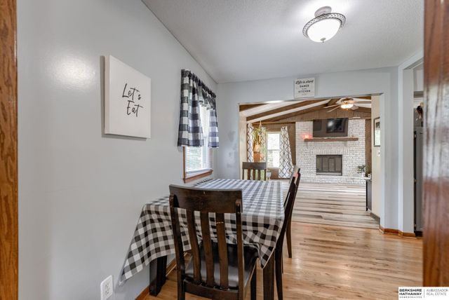 10212 V Street, Omaha, NE 68127