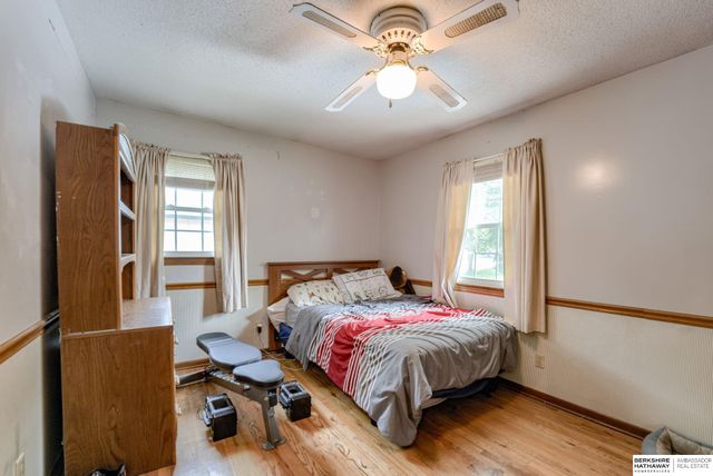 10212 V Street, Omaha, NE 68127