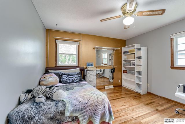 10212 V Street, Omaha, NE 68127