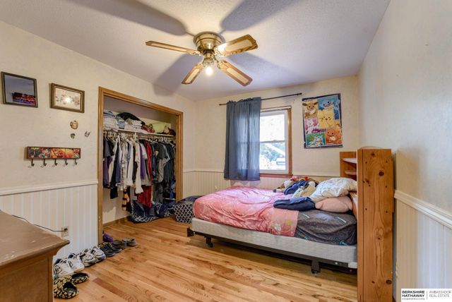 10212 V Street, Omaha, NE 68127