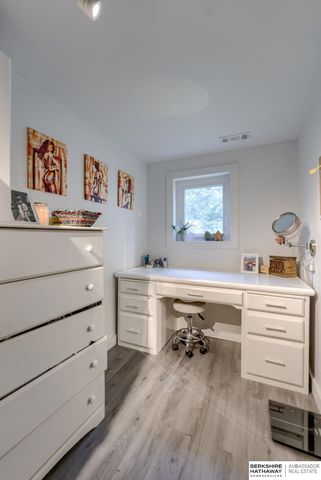 10212 V Street, Omaha, NE 68127