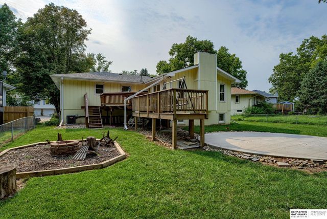 10212 V Street, Omaha, NE 68127