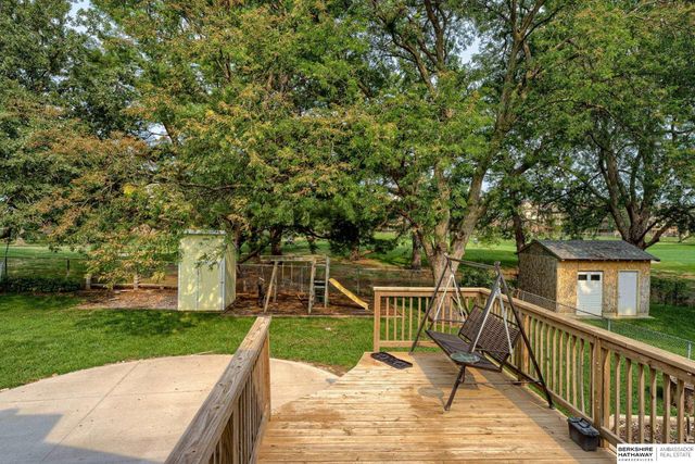 10212 V Street, Omaha, NE 68127