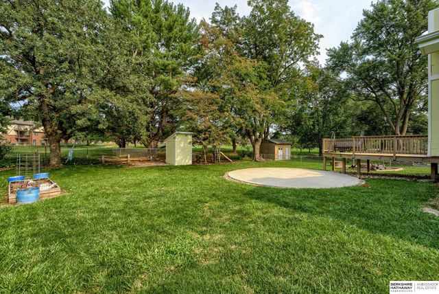 10212 V Street, Omaha, NE 68127