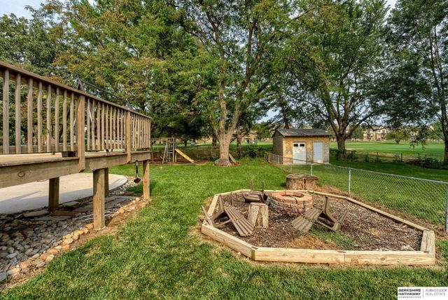 10212 V Street, Omaha, NE 68127