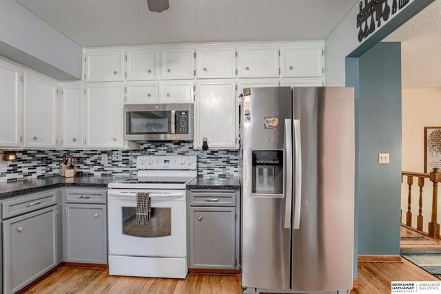 10212 V Street, Omaha, NE 68127