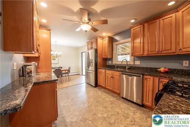 4882 Pine Grove Circle, Lower Macungie Twp, PA 18106
