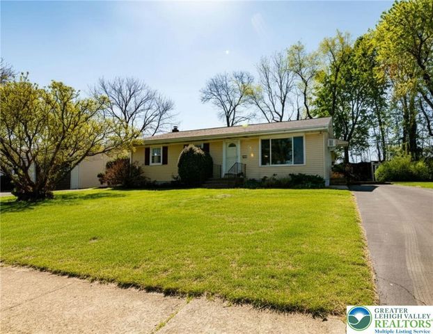 4882 Pine Grove Circle, Lower Macungie Twp, PA 18106