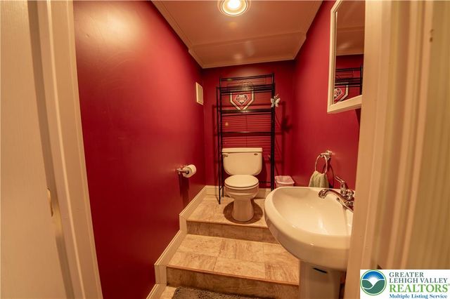 4882 Pine Grove Circle, Lower Macungie Twp, PA 18106