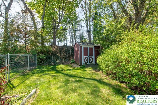 4882 Pine Grove Circle, Lower Macungie Twp, PA 18106