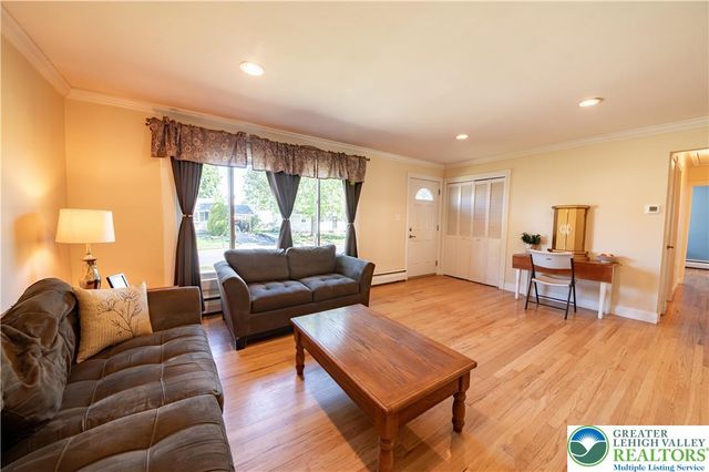 4882 Pine Grove Circle, Lower Macungie Twp, PA 18106
