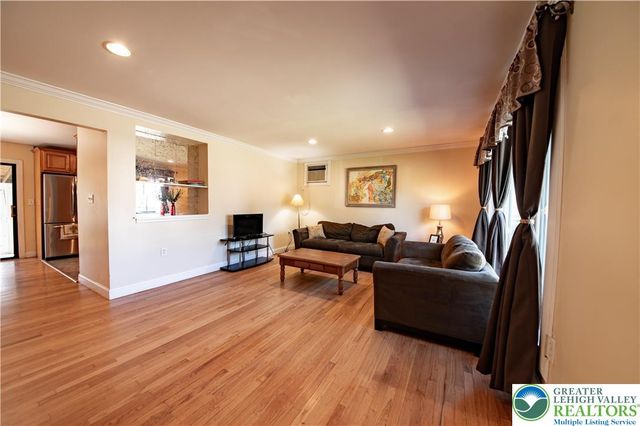4882 Pine Grove Circle, Lower Macungie Twp, PA 18106