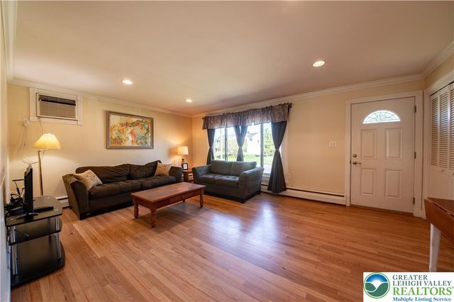 4882 Pine Grove Circle, Lower Macungie Twp, PA 18106