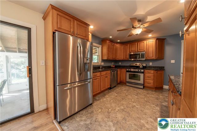 4882 Pine Grove Circle, Lower Macungie Twp, PA 18106